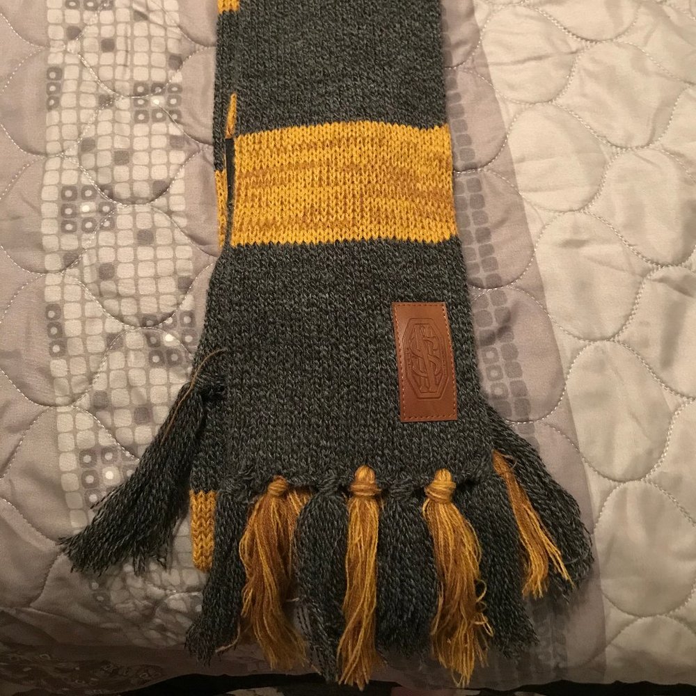 Harry Potter Newt Scamander Hufflepuff Scarf